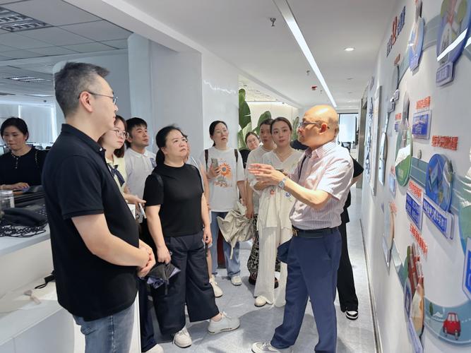 智慧物业,智慧服务和智慧运营三大业务端构建起成熟的产品与服务矩阵